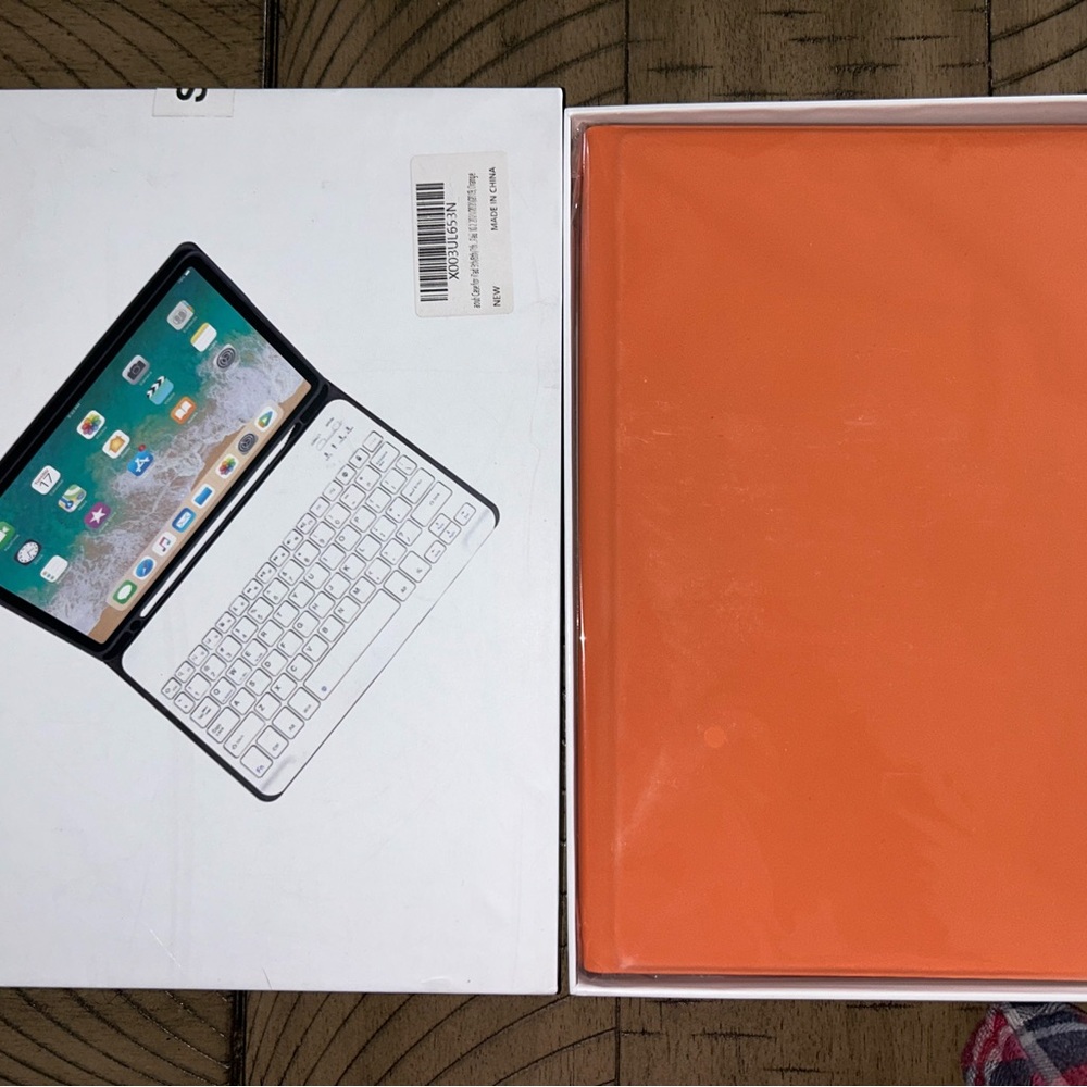 Orange Case for IPad 7/8/9 with Keyboard
